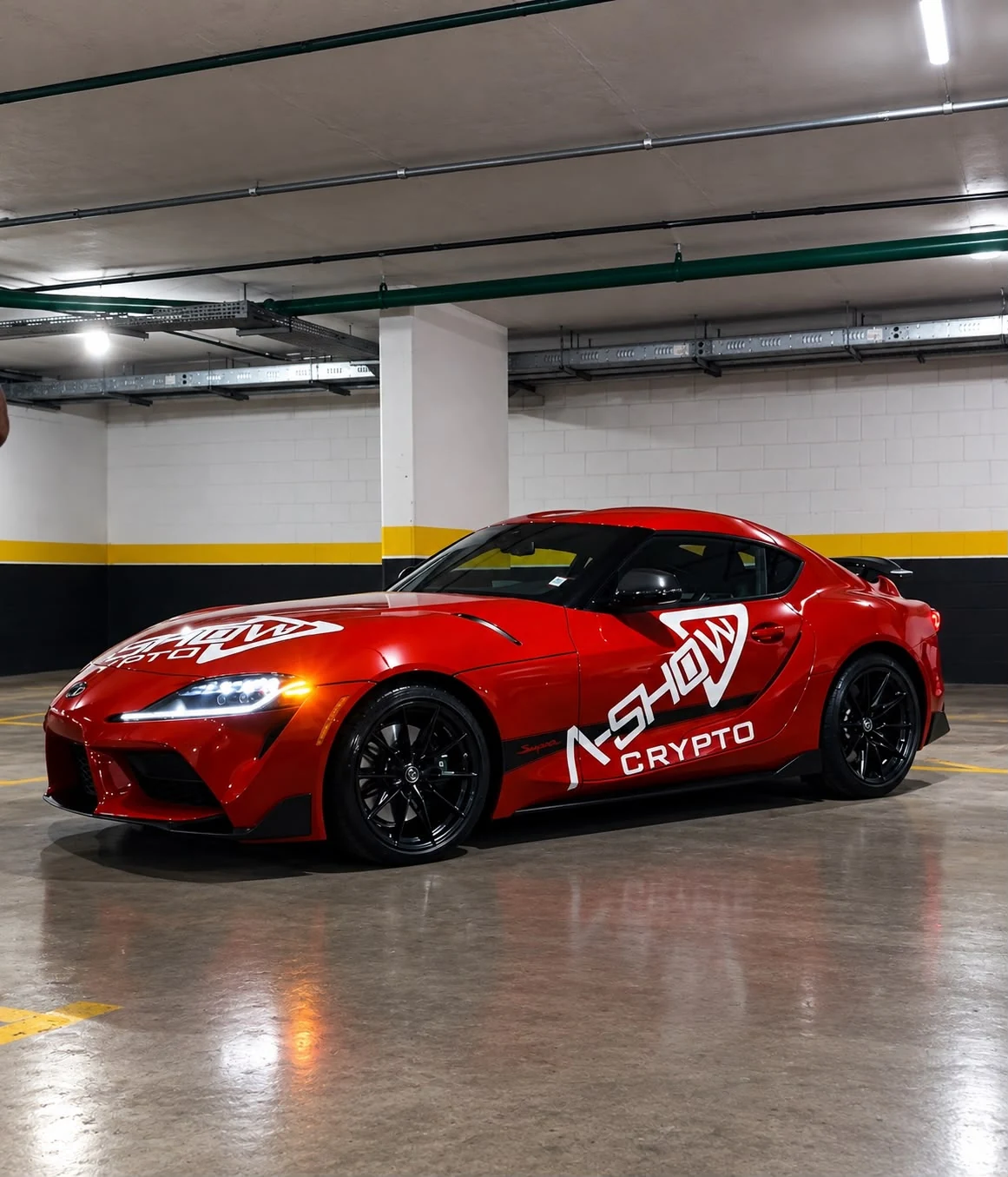 GR Supra vermelho com a identidade visual A-SHOW Crypto.